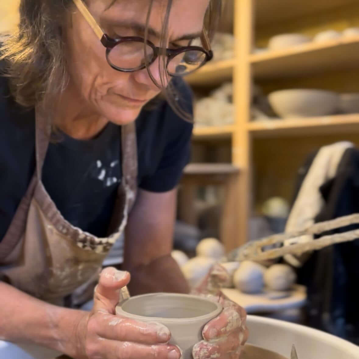 an der Töpferscheibe