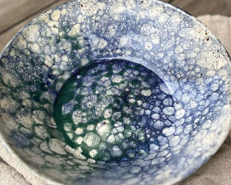 Keramikschüssel in blaugrün, Blubberblasenstruktur
