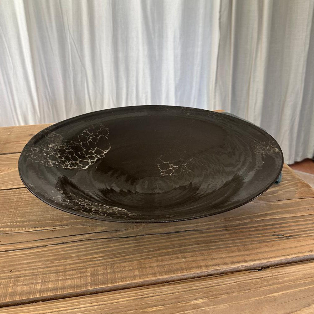 Schwarze Schale XXL mit weißem Schlangenhautmotiv