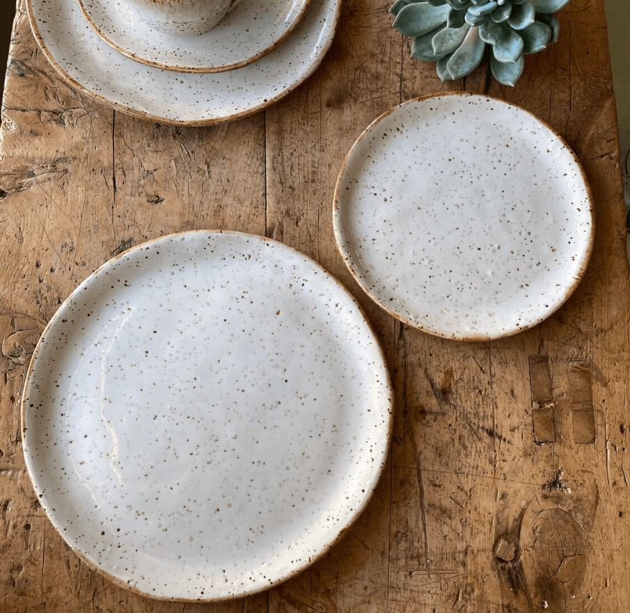 Dessertteller, Untertasse und Kaffee- oder Teetasse aus der Serie Bohemian white