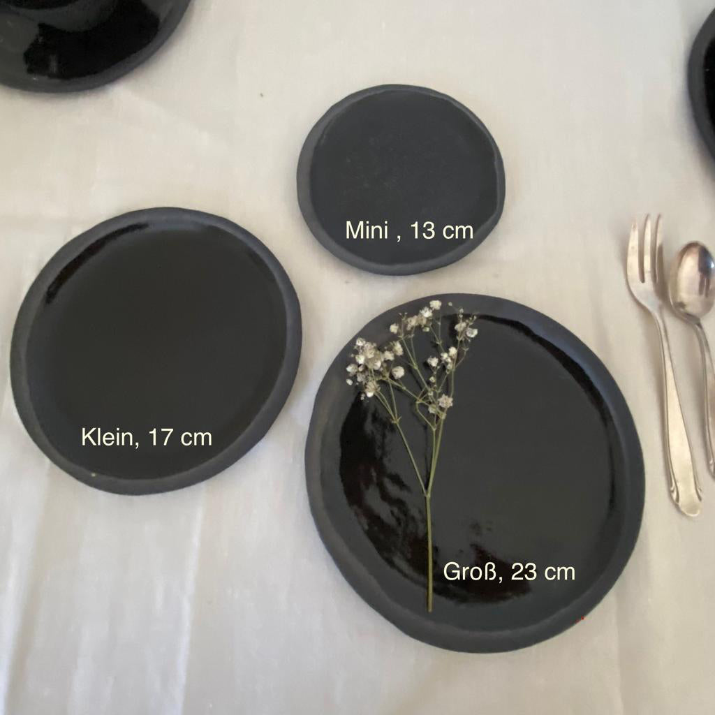 Teller der Serie Jolo schwarz, schwarze Glasur, glänzend