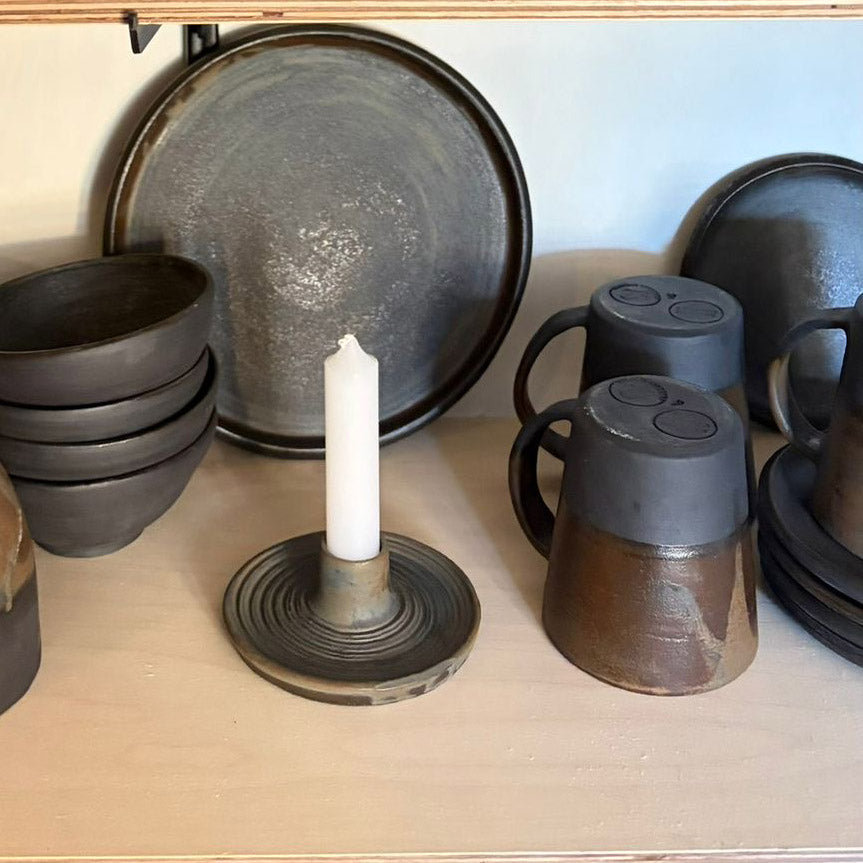 Handgedrehte AREIA Negra Kaffeetassen mit Untertassen,Müslischüsseln,Teller und Kerzenständer, matte Oberfläche, FRANZART Keramik