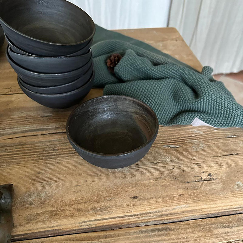 Handgemachte AREIA Negra Müslischale, schwarzer Ton, matt oldfinished glasiert innen