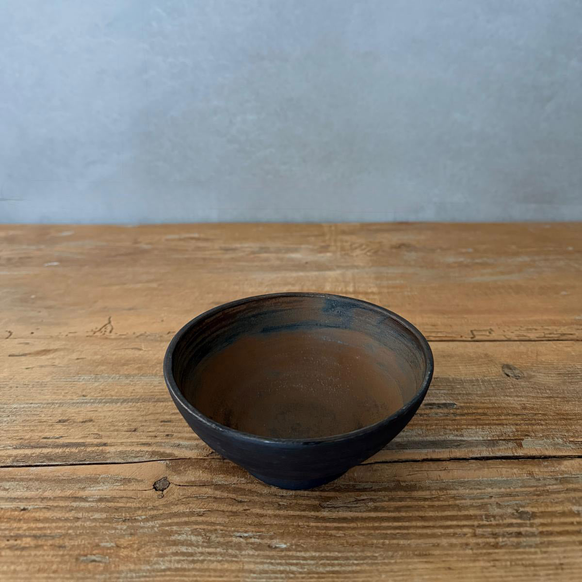 AREIA Negra Müslischüssel aus Steinzeug, Ø 15 cm, matte dunkle Sandoptik, handgedreht