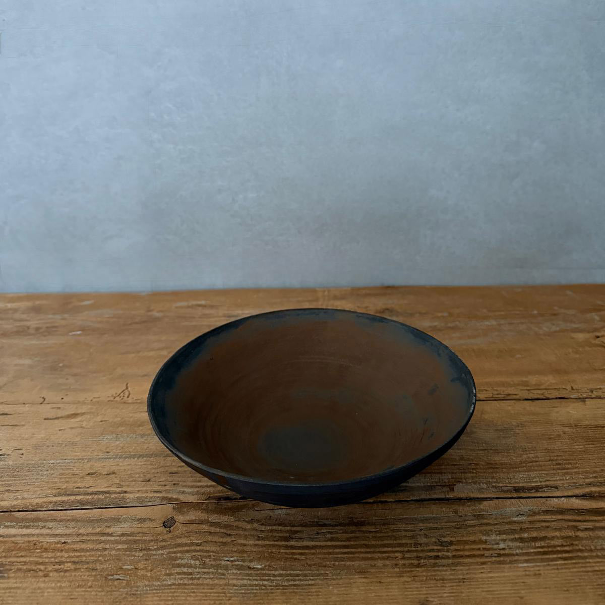 AREIA Negra Pasta- & Suppenschale 500 ml, außen schwarz, innen braun oldfinished, handgemachtes Steinzeug