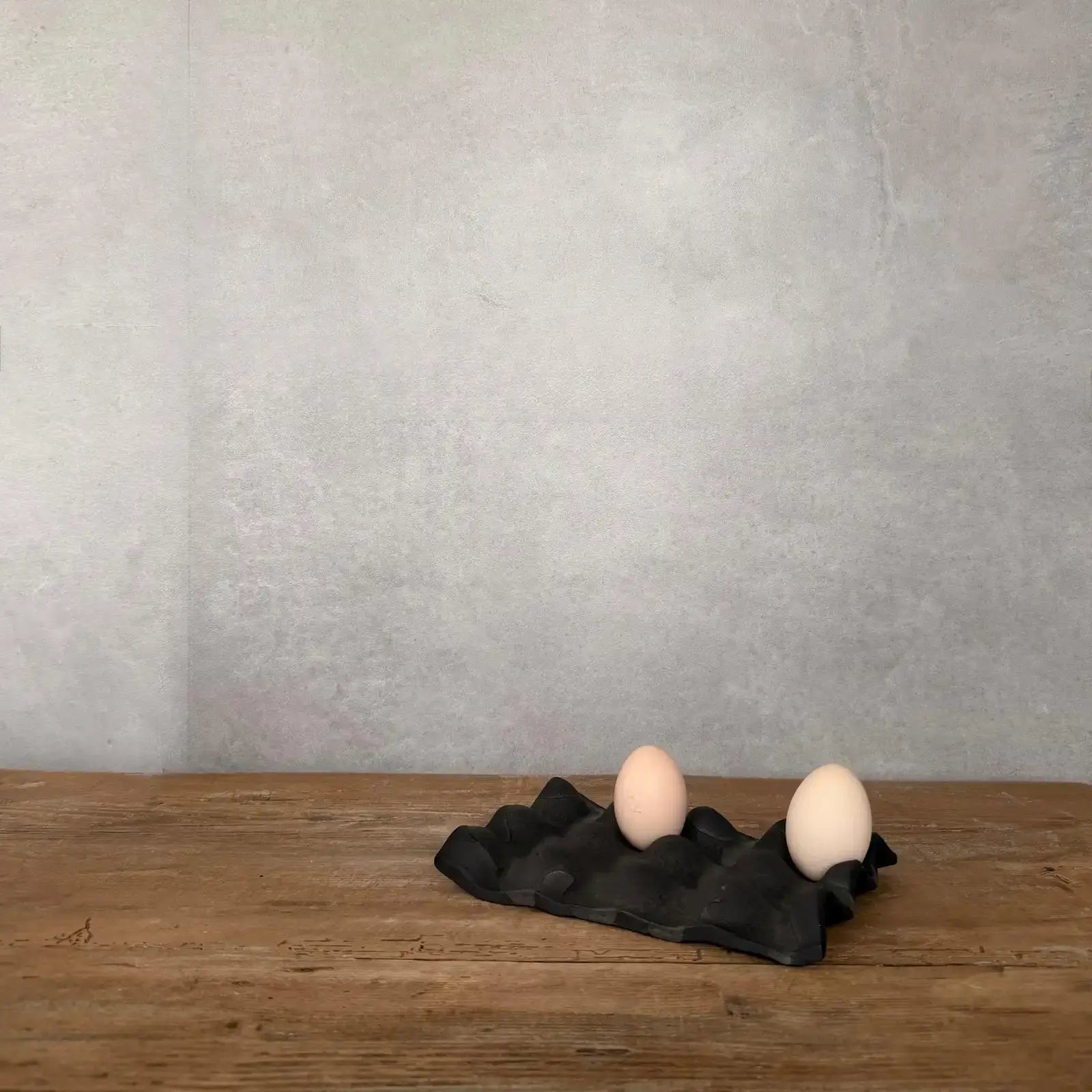 AREIA Negra Eierablage aus Steinzeug handgemacht