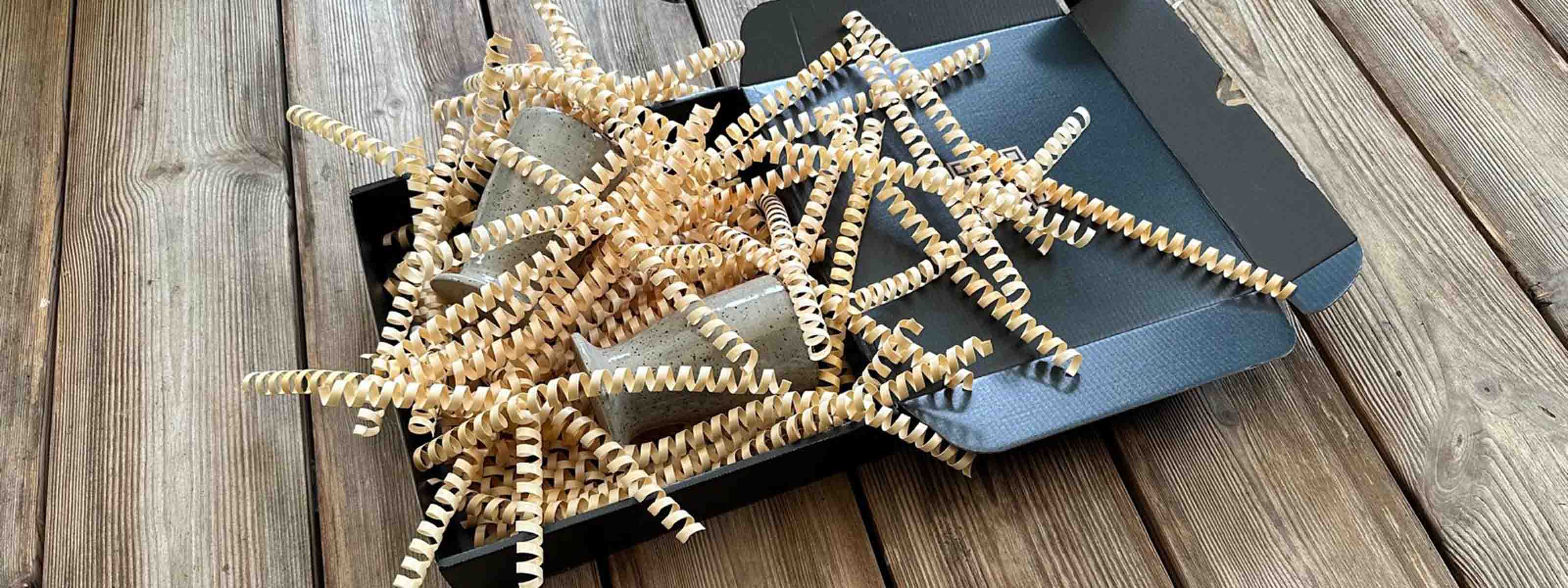 eingepacktes Keramikgeschirr