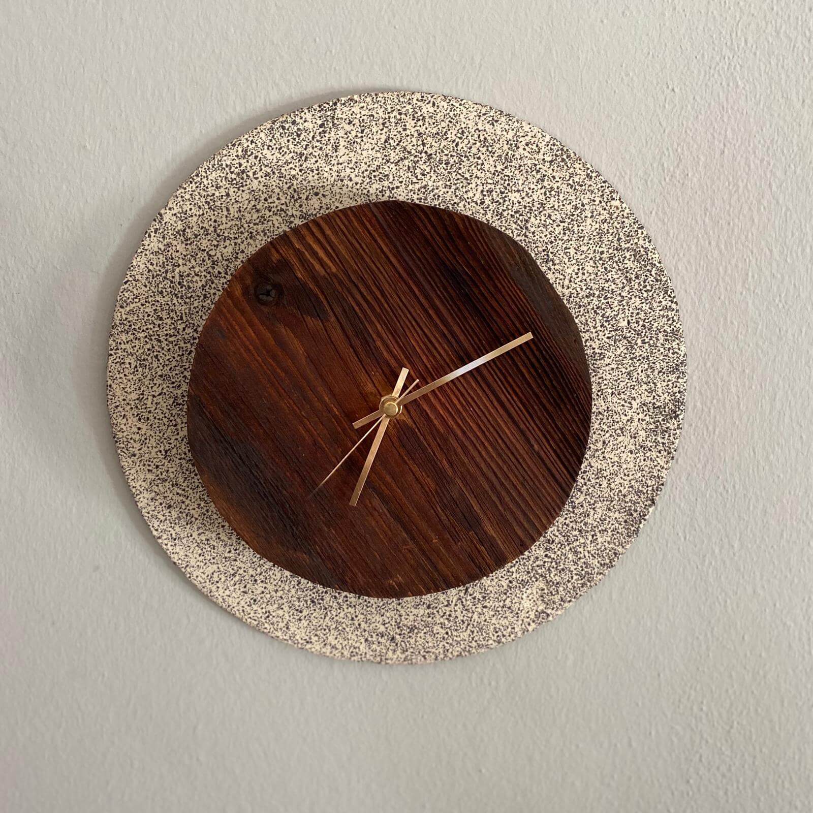 Wanduhr, Keramik und Antikholz - FRANZARTKERAMIK