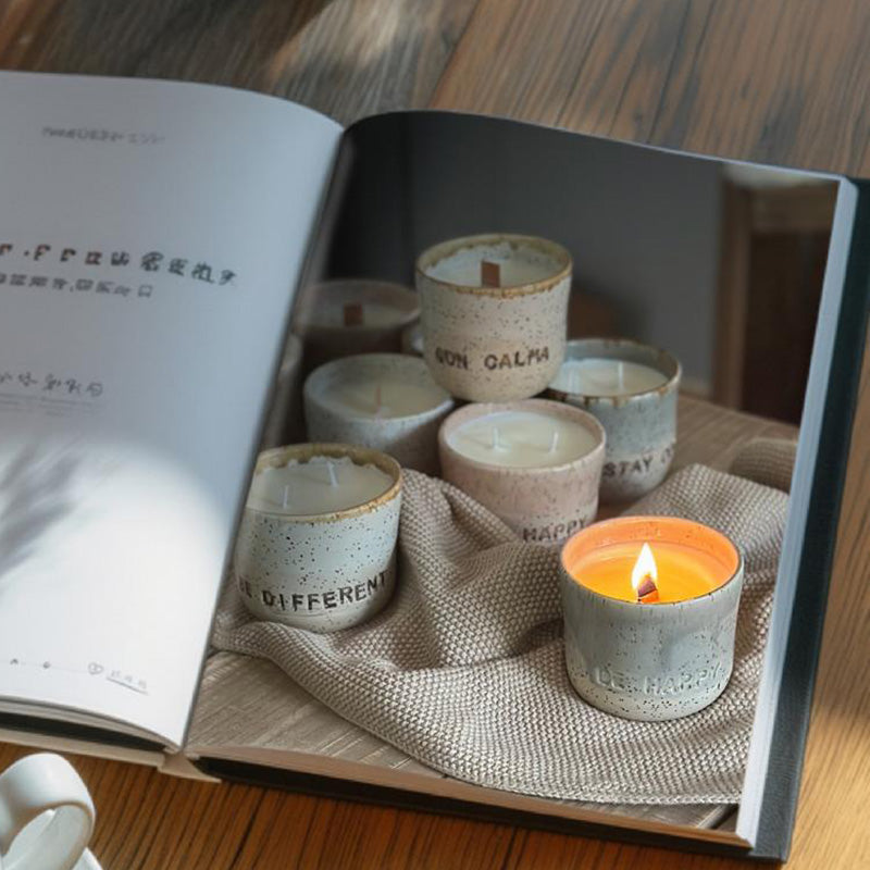 Duftkerzen im Keramikbecher