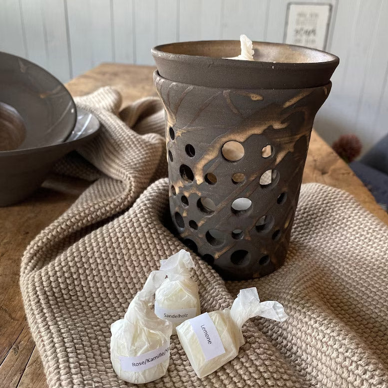 Duftlampe aus Keramik, Aromalampe mit Duftmelts, beige und matt