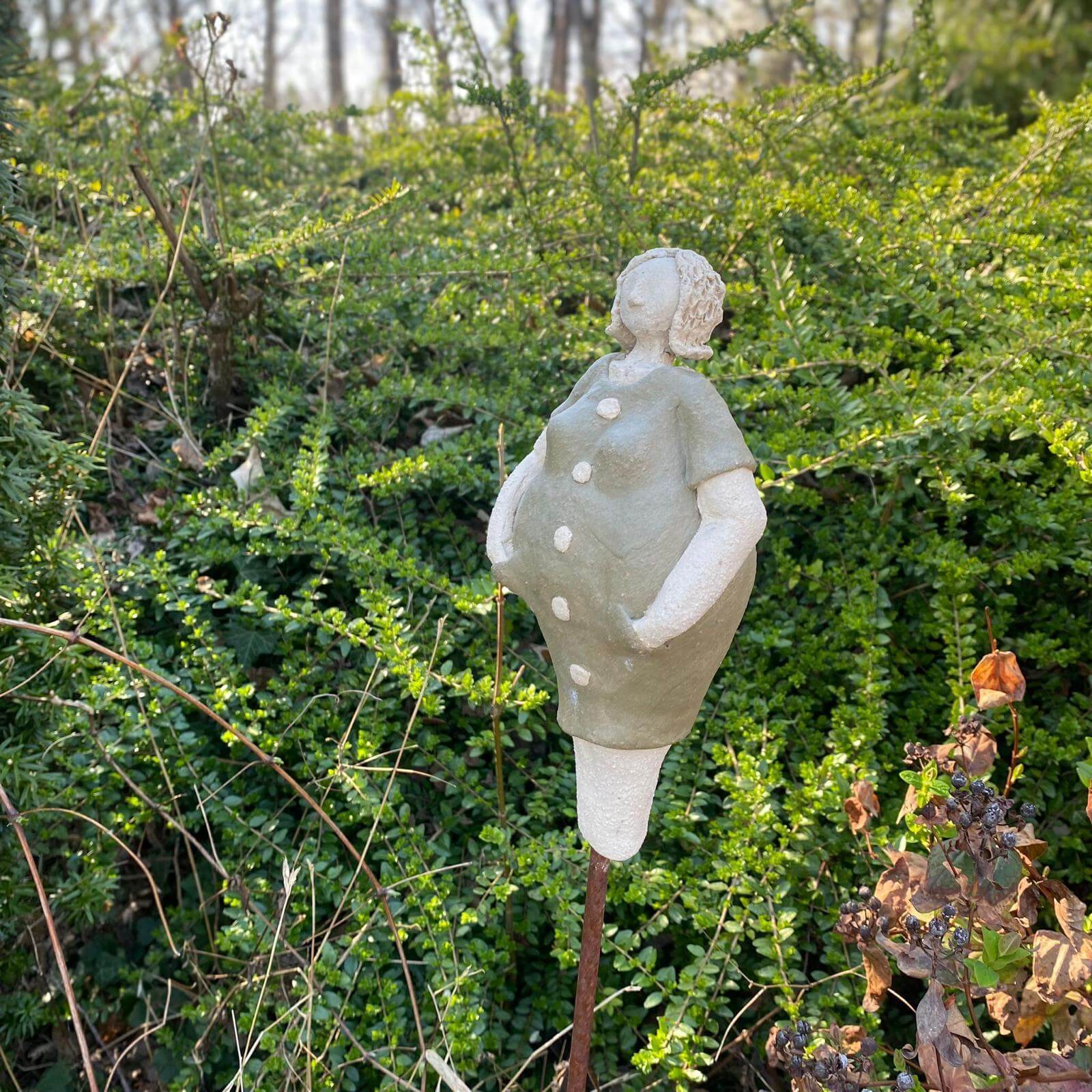 Badedame, grünes Kleid, Gartenfigur - FRANZARTKERAMIK
