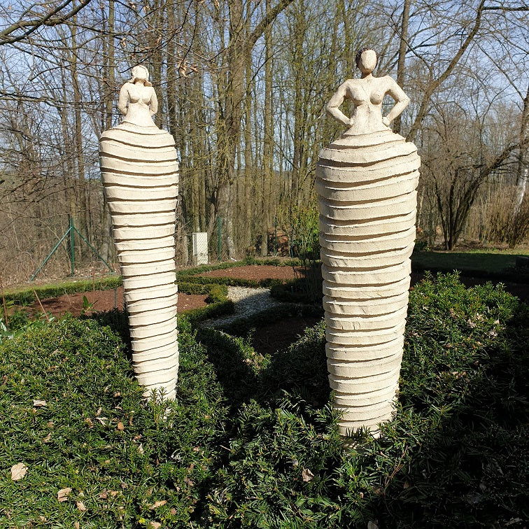 Keramik-Gartendame, weißer Steinzeugton, Gartendekoration