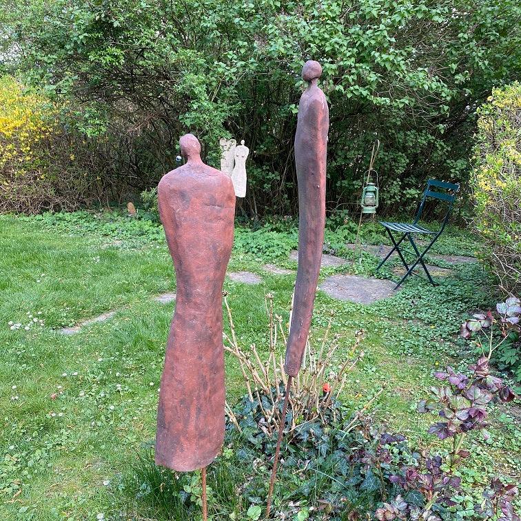 Gartenpaar, Keramikpaar, roter Ton
