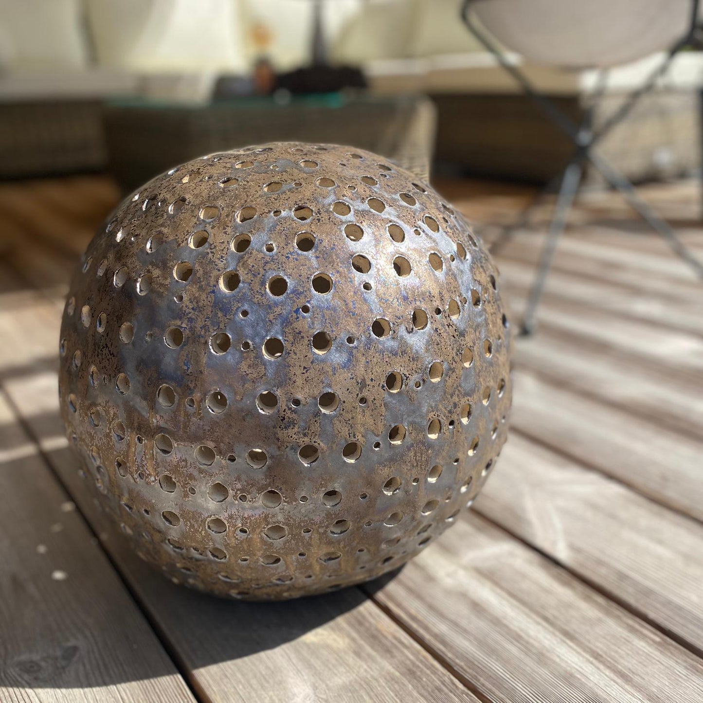 Lichterkugel aus Keramik, Bronzeglasur, Ø ca 40 cm