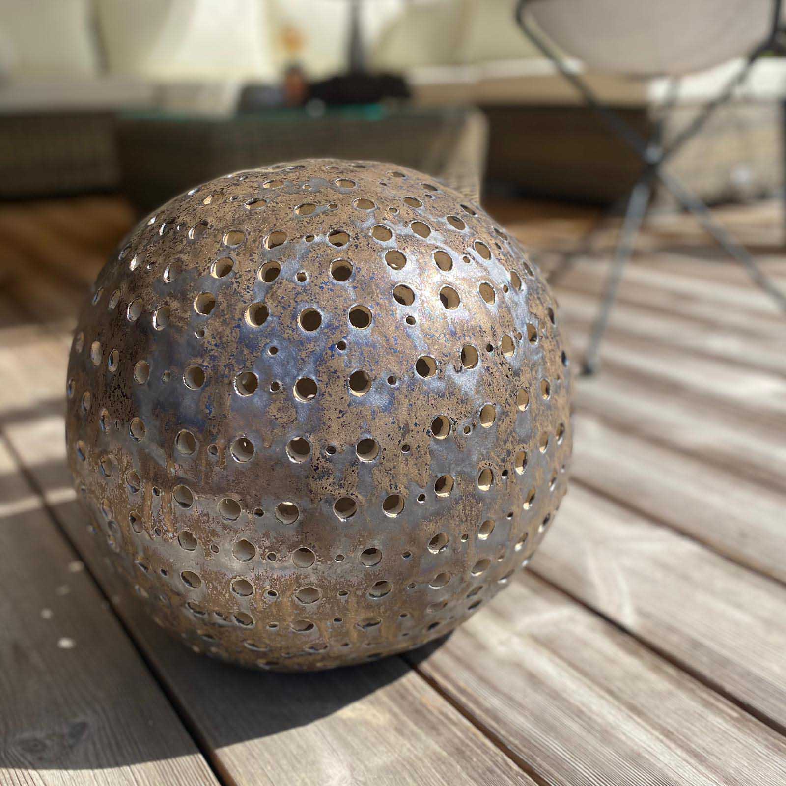 Lichterkugel aus Keramik, Bronzeglasur, Ø ca 40 cm