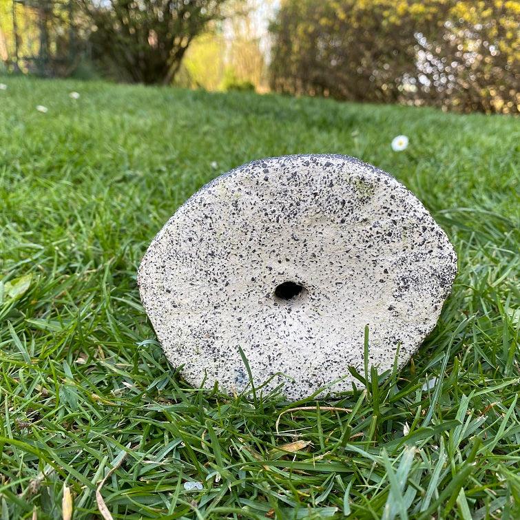 Unterseite einer Keramiklaufente