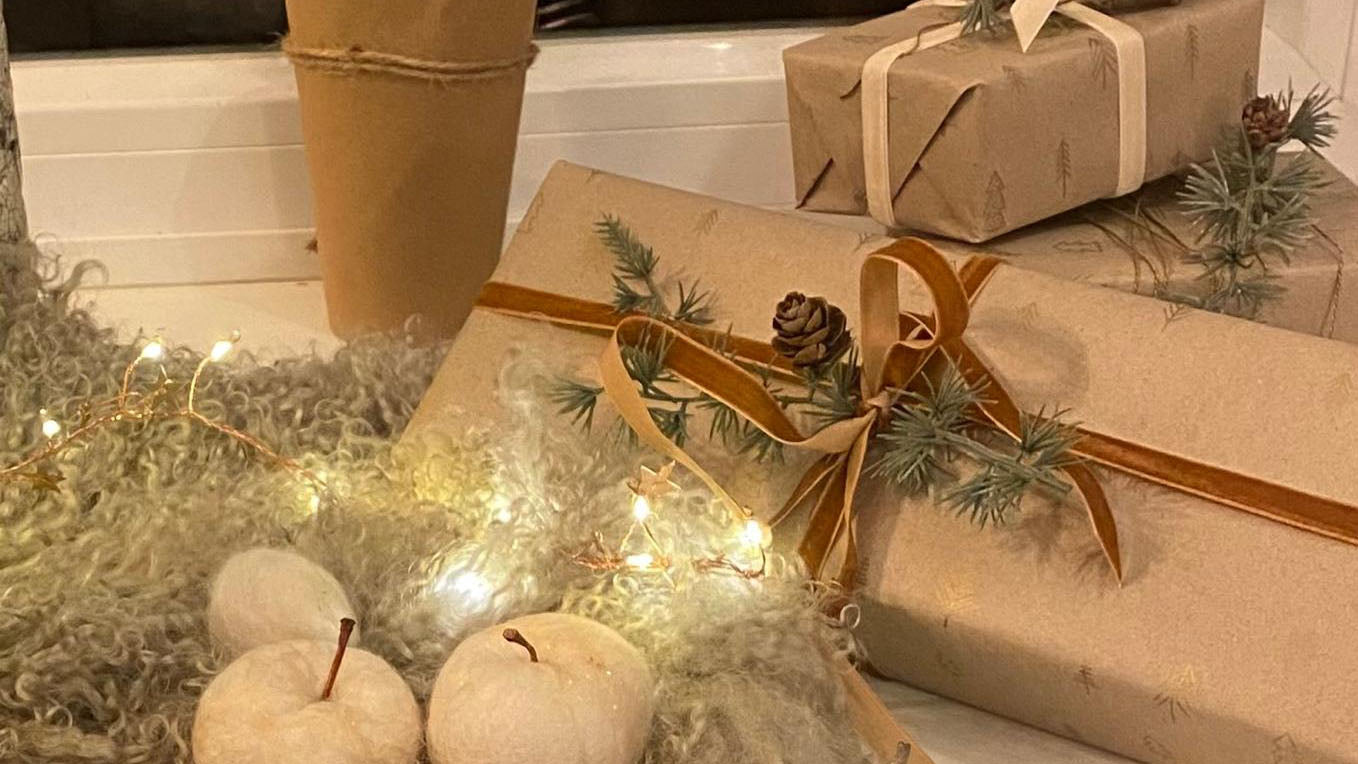 handgemachte Geschenk-Verpackungen schön dekorieert