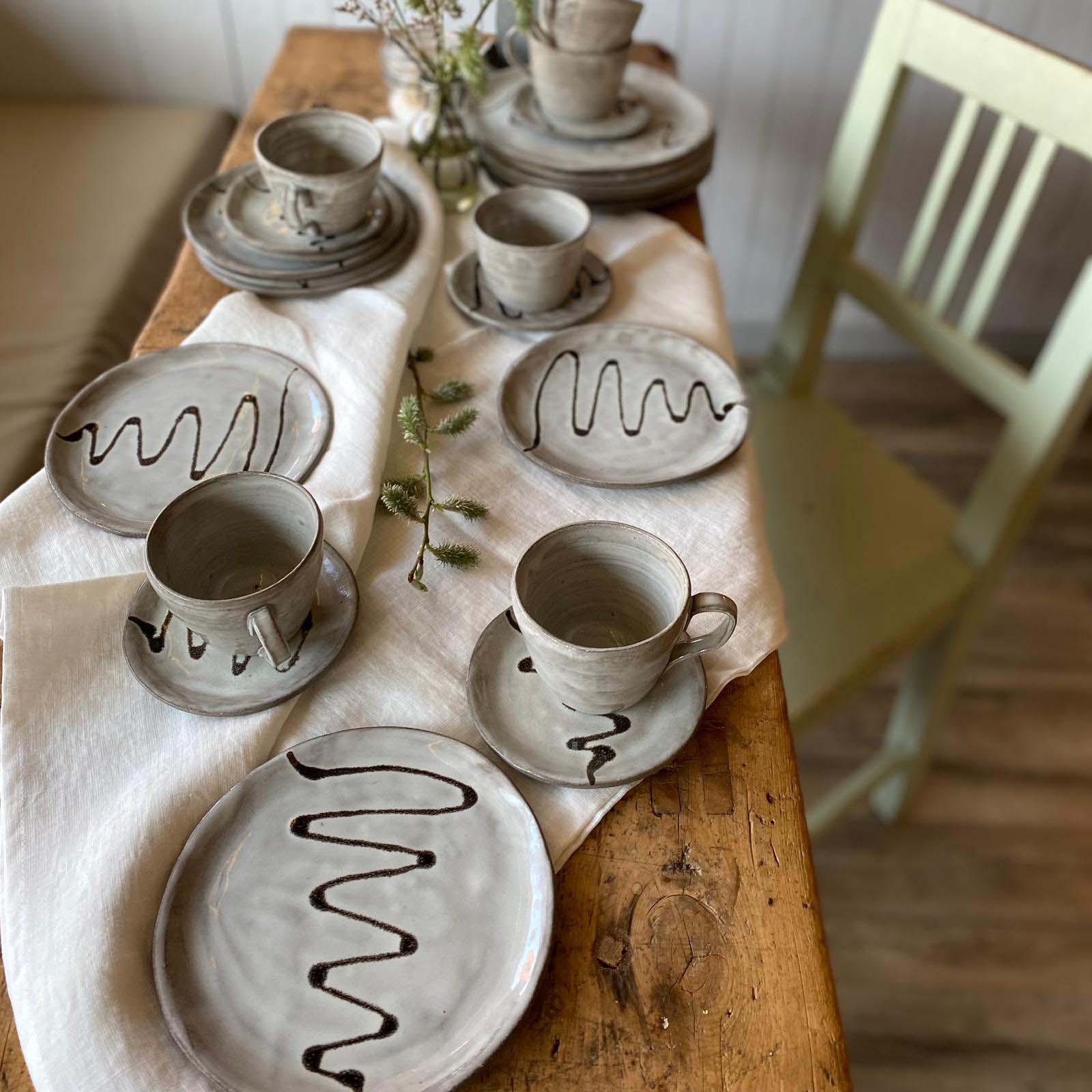 Keramikgeschirr, Jolo schwarz/weiß, Geschirrset, Tasse, Untertasse, Dessertteller