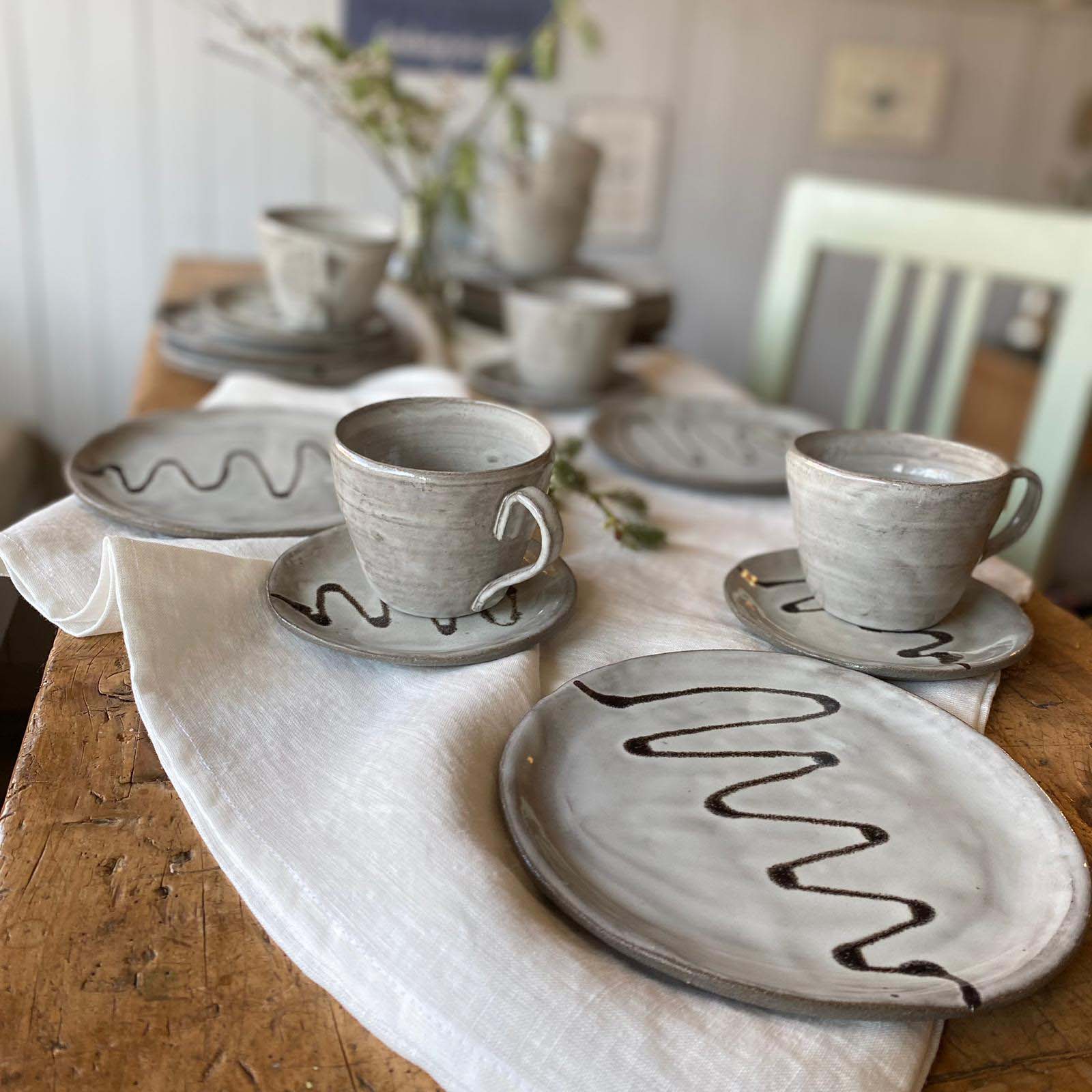 Keramikgeschirr, Jolo schwarz/weiß, Geschirrset, Tasse, Untertasse, Dessertteller