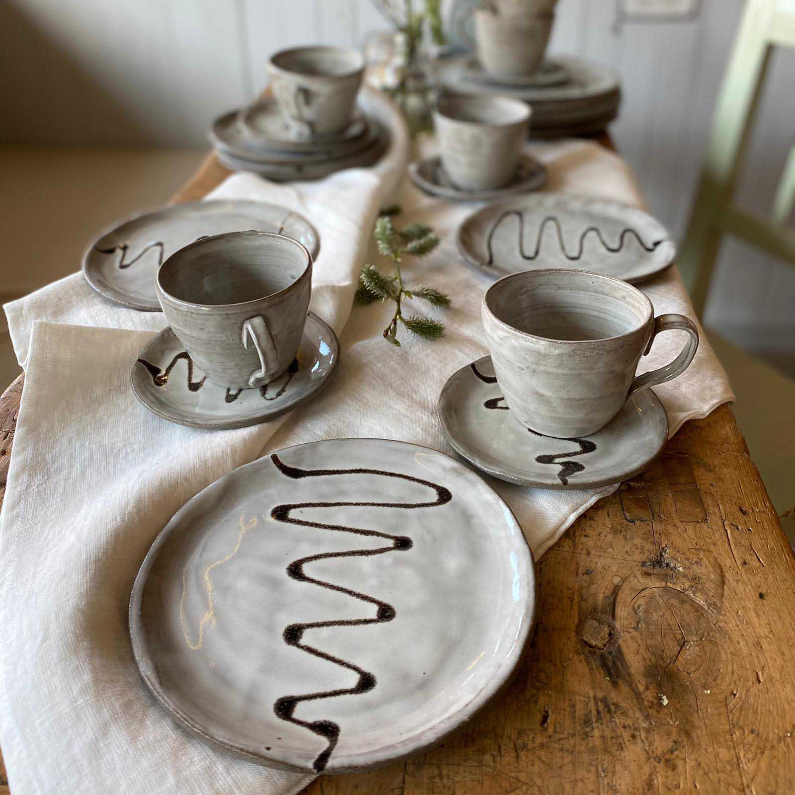 Keramikgeschirr, Jolo schwarz/weiß, Geschirrset, Tasse, Untertasse, Dessertteller