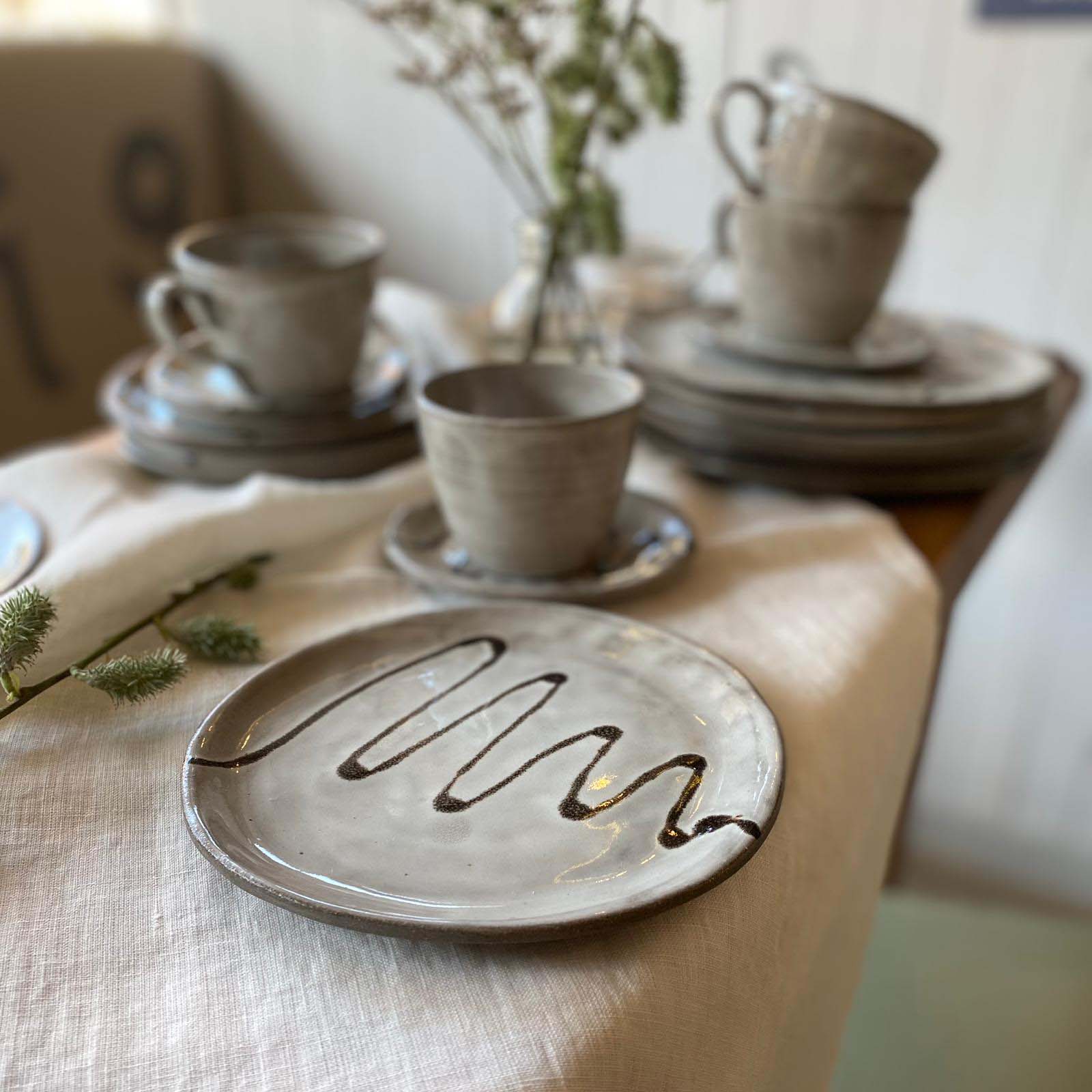 Keramikgeschirr, Jolo schwarz/weiß, Geschirrset, Tasse, Untertasse, Dessertteller