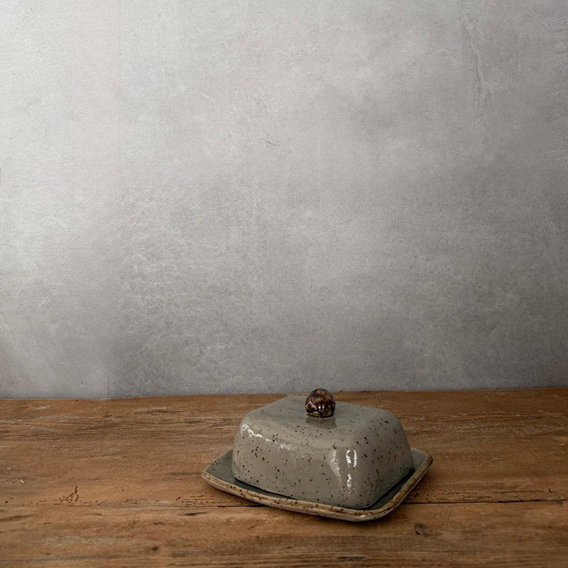 BOHEMIAN Grey Keramik-Butterdose, eckig, graue Glasur mit Spots, runder Deckelknauf