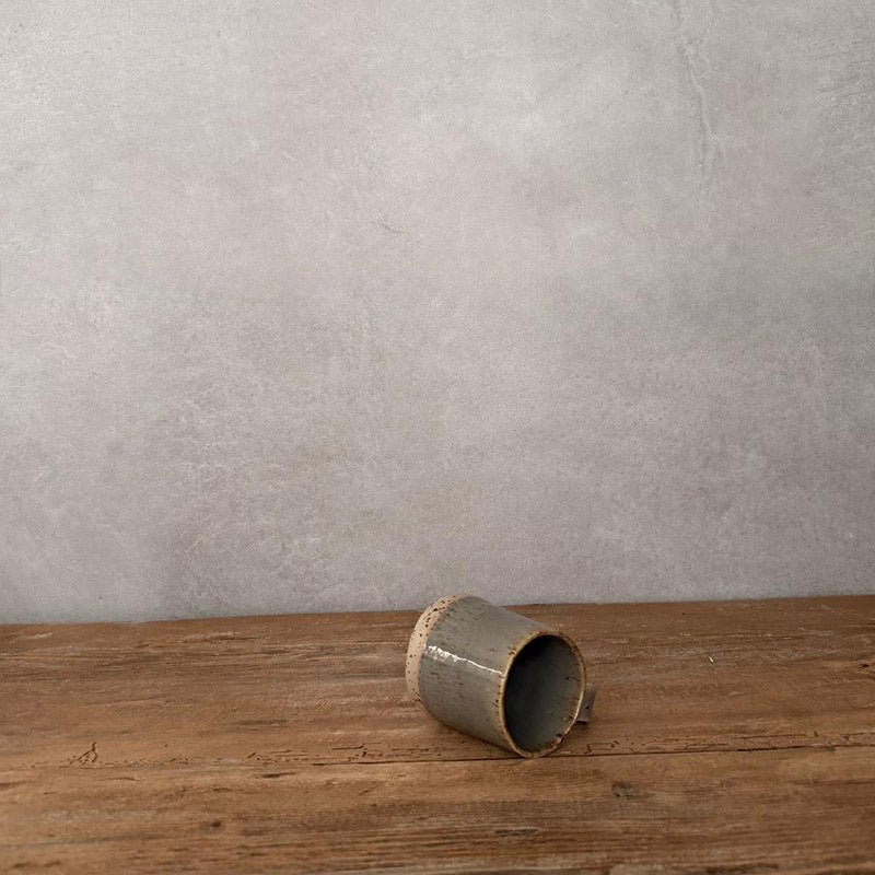 Keramikbecher mit Henkel BOHEMIAN Grey, liegend