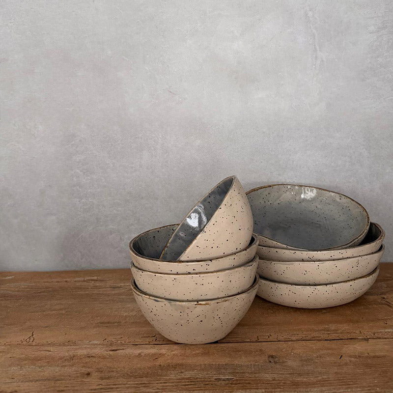 4Müslischalen im Vordergrund dahinter 4Suppenschalen aus Keramik, Bohemian Blue