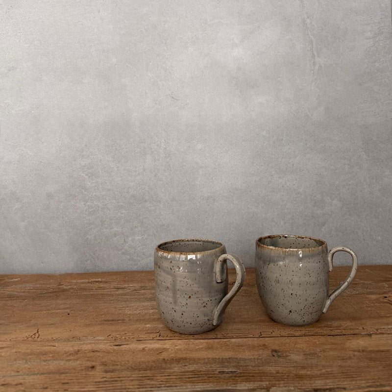 2 Henkeltassen, Fassungsvermögen 350 ml, grau mit braunem Rand