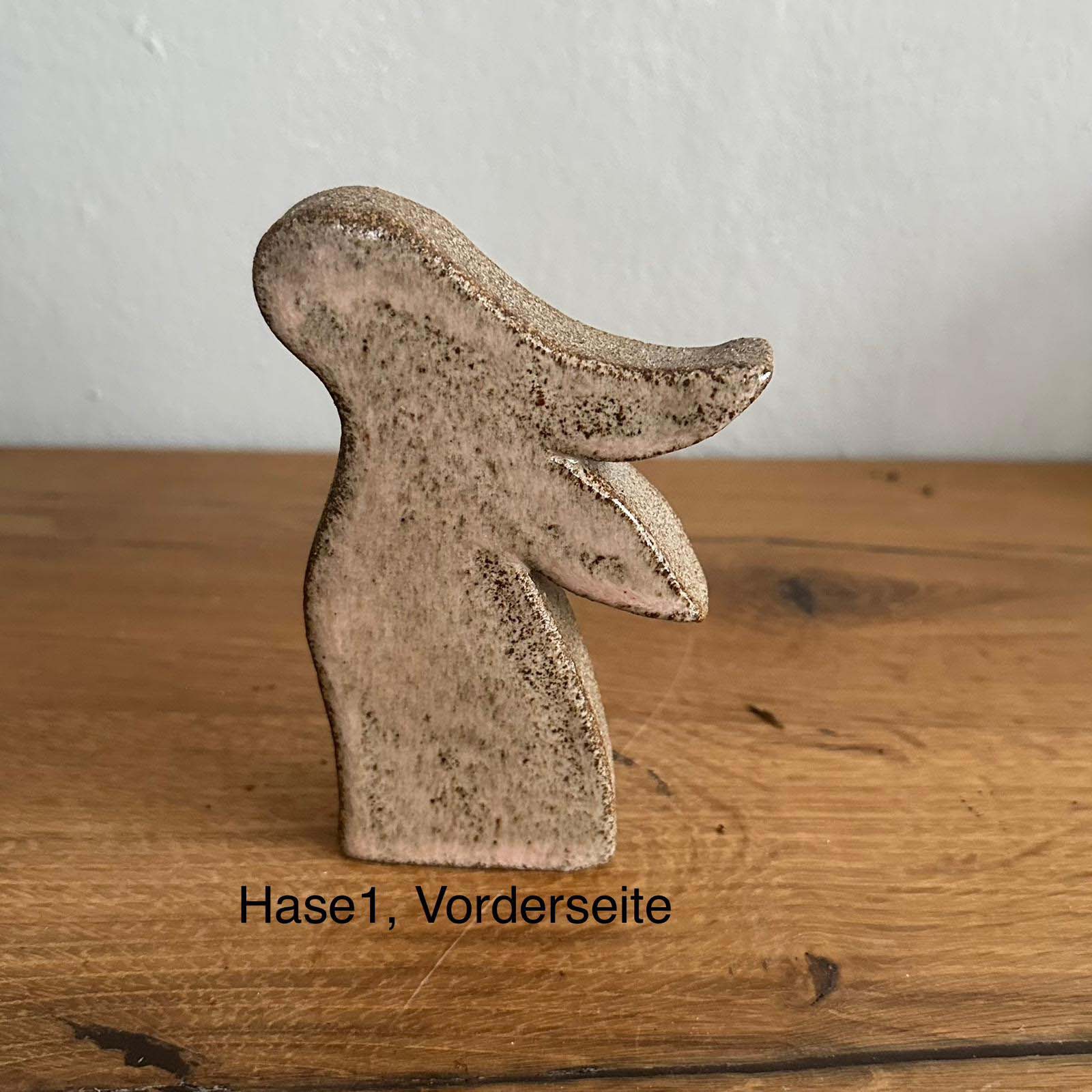 Keramikosterhase 1 in rosa/grau mit hängenden Ohren, Vorderseite