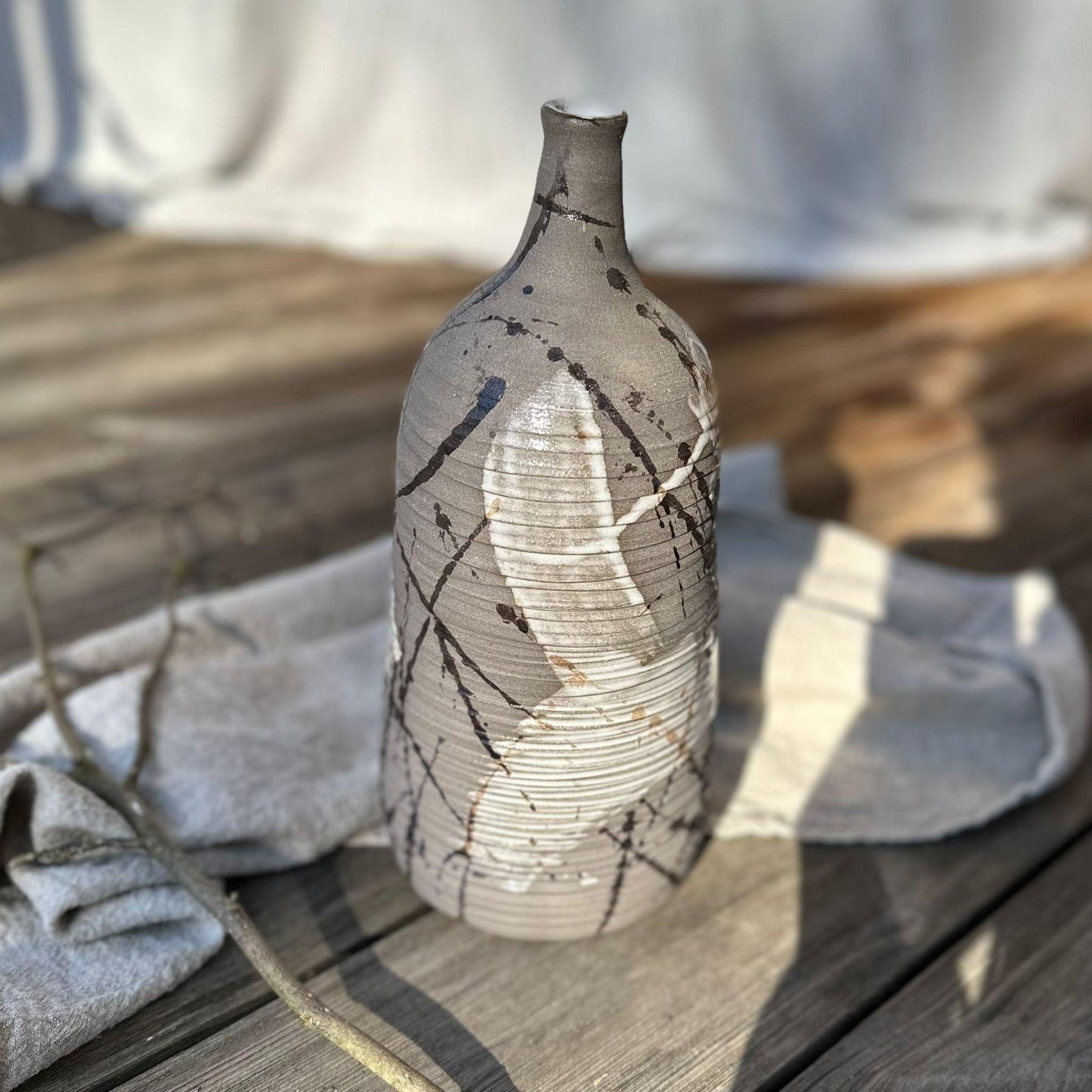 Flaschenvase, 2 l, schwarz-weiße glänzende Glasur