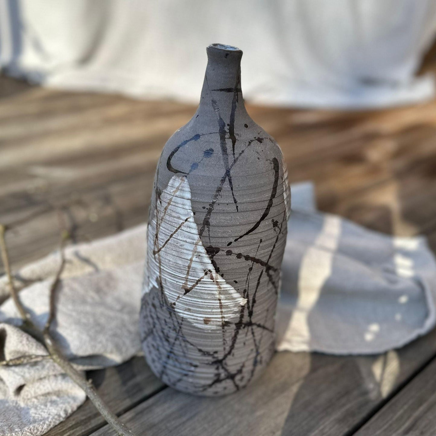 Flaschenvase, 2 l, schwarz-weiße glänzende Glasur