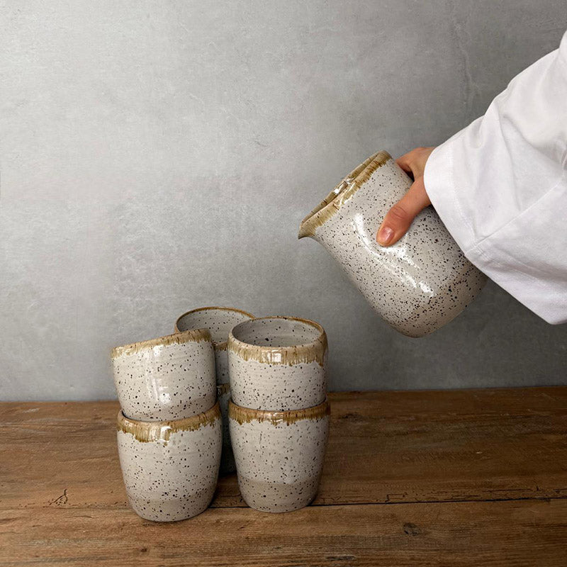 Becherset bestehend aus einem Krug und 6 Trinkbechern, passend zur Serie Bohemian white