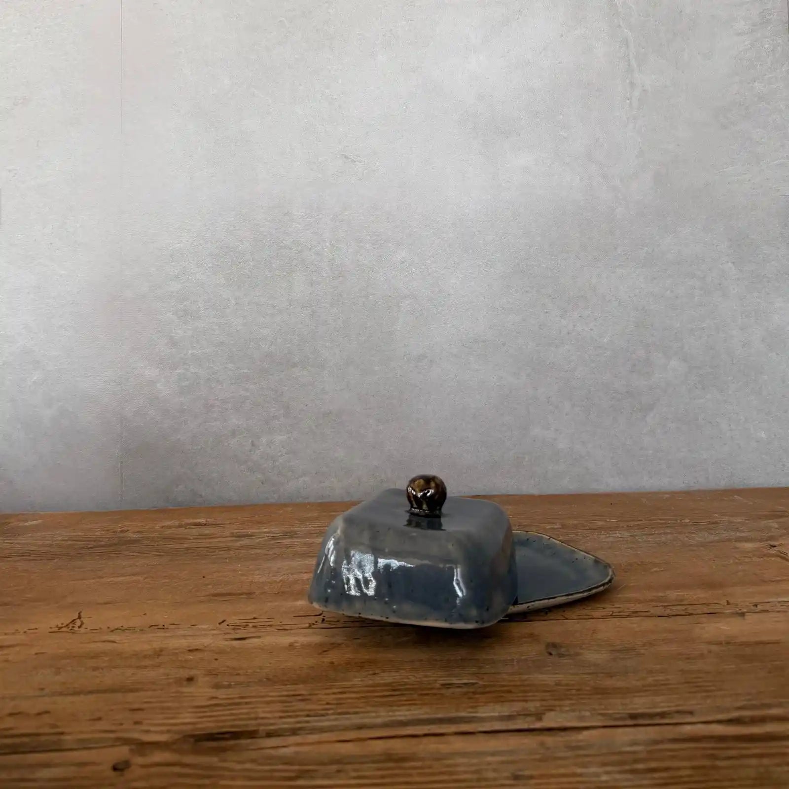 BOHEMIAN Blue Butterdose eckig, leicht geöffnet - FRANZARTKERAMIK