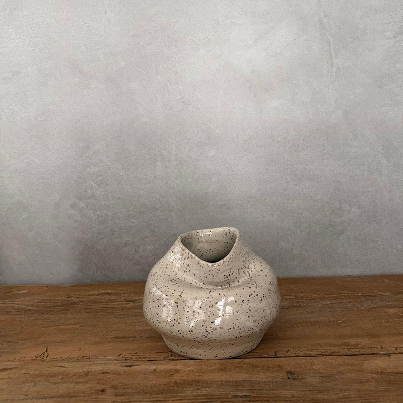 Vase BOHEMIAN White mit Falten, weiß mit Punkten