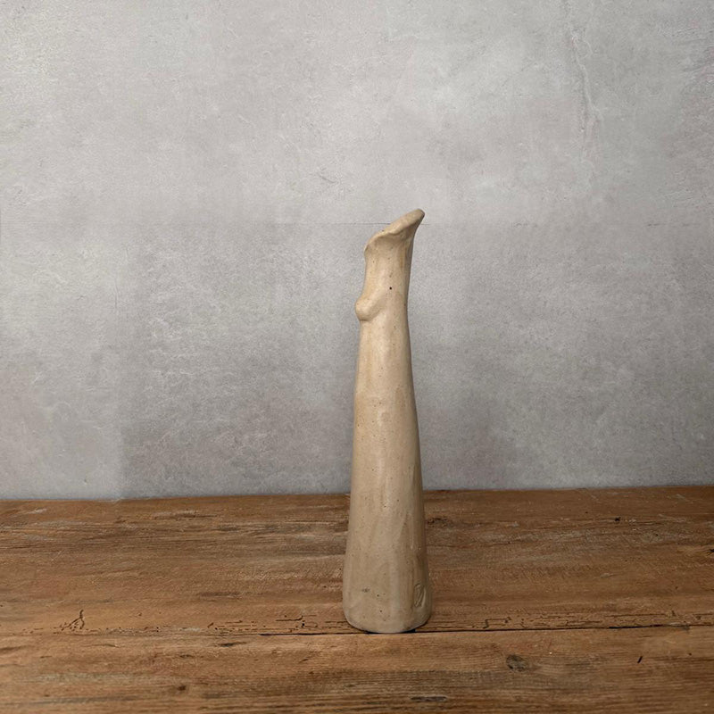 AREIA Branca Keramikvase in Frauengestalt, Seitenansicht