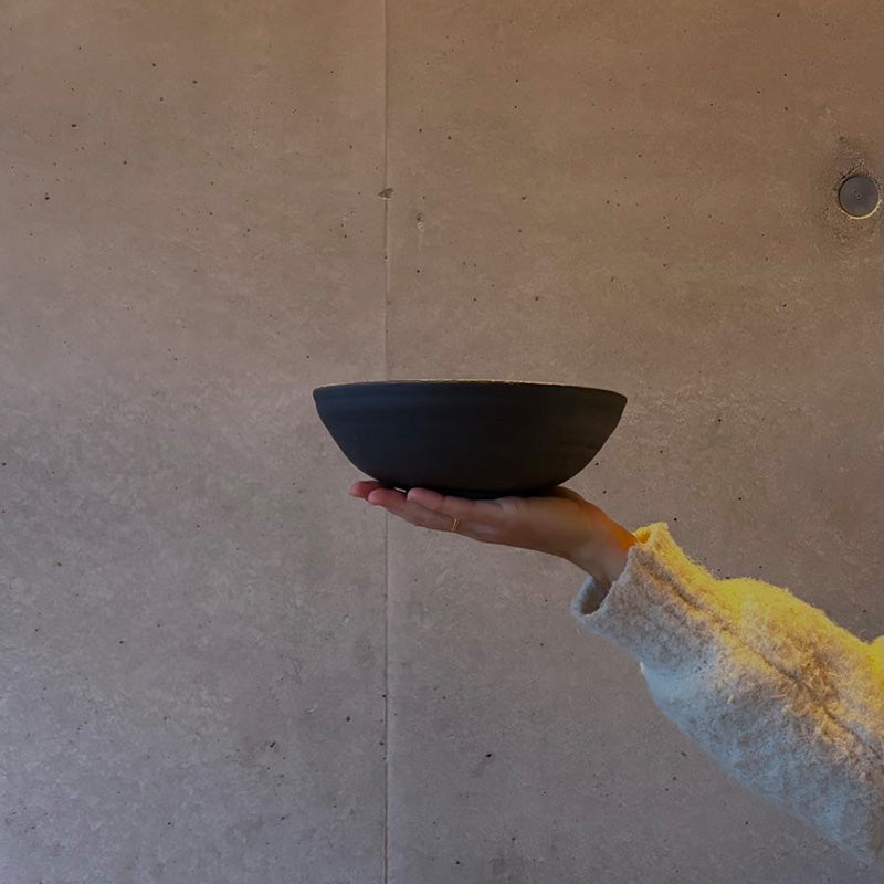 AREIA Negra Müslischüssel aus Steinzeug, Ø 15 cm, matte dunkle Sandoptik, handgedreht