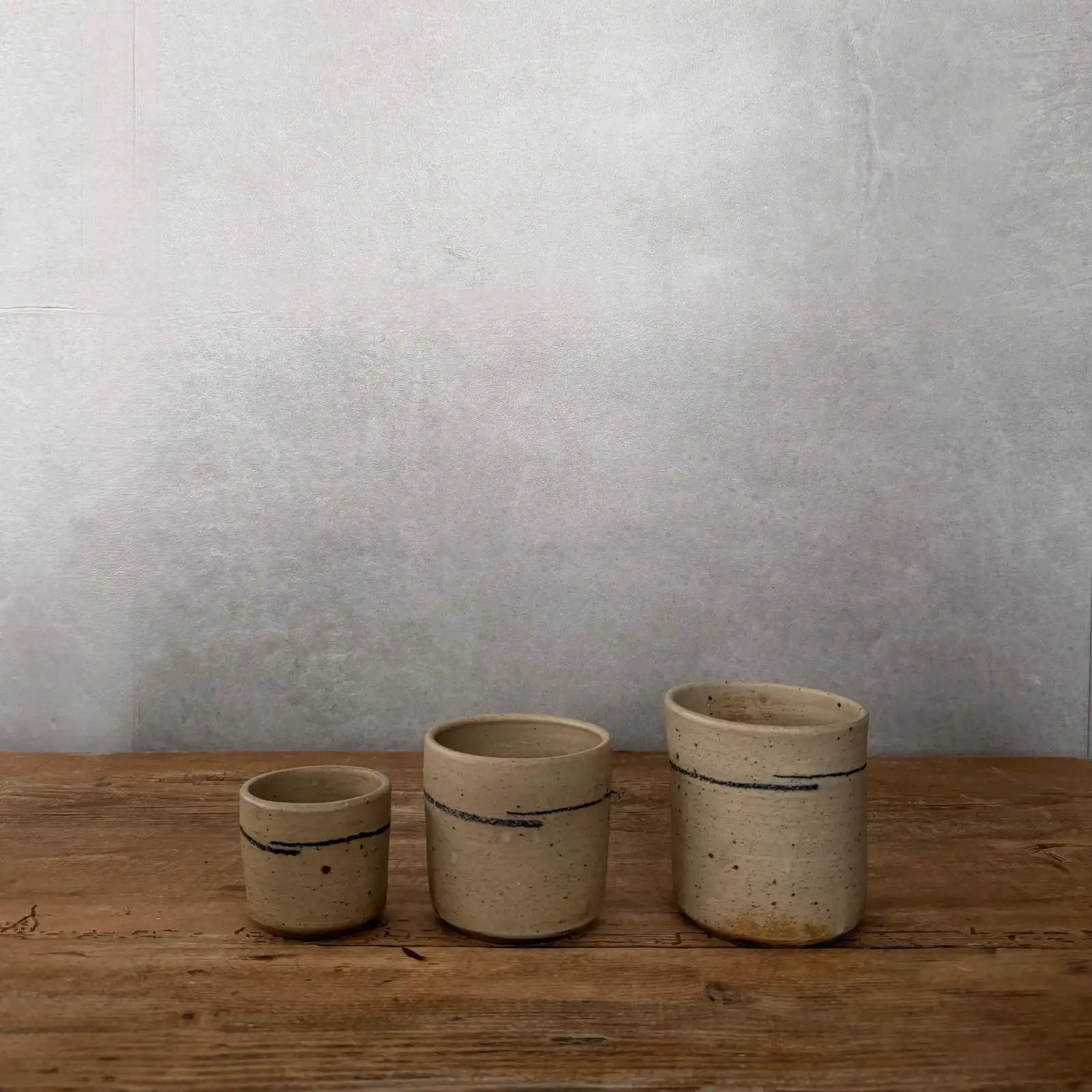 Keramikbecher AREIA Branca mit Streifen - FRANZARTKERAMIK 