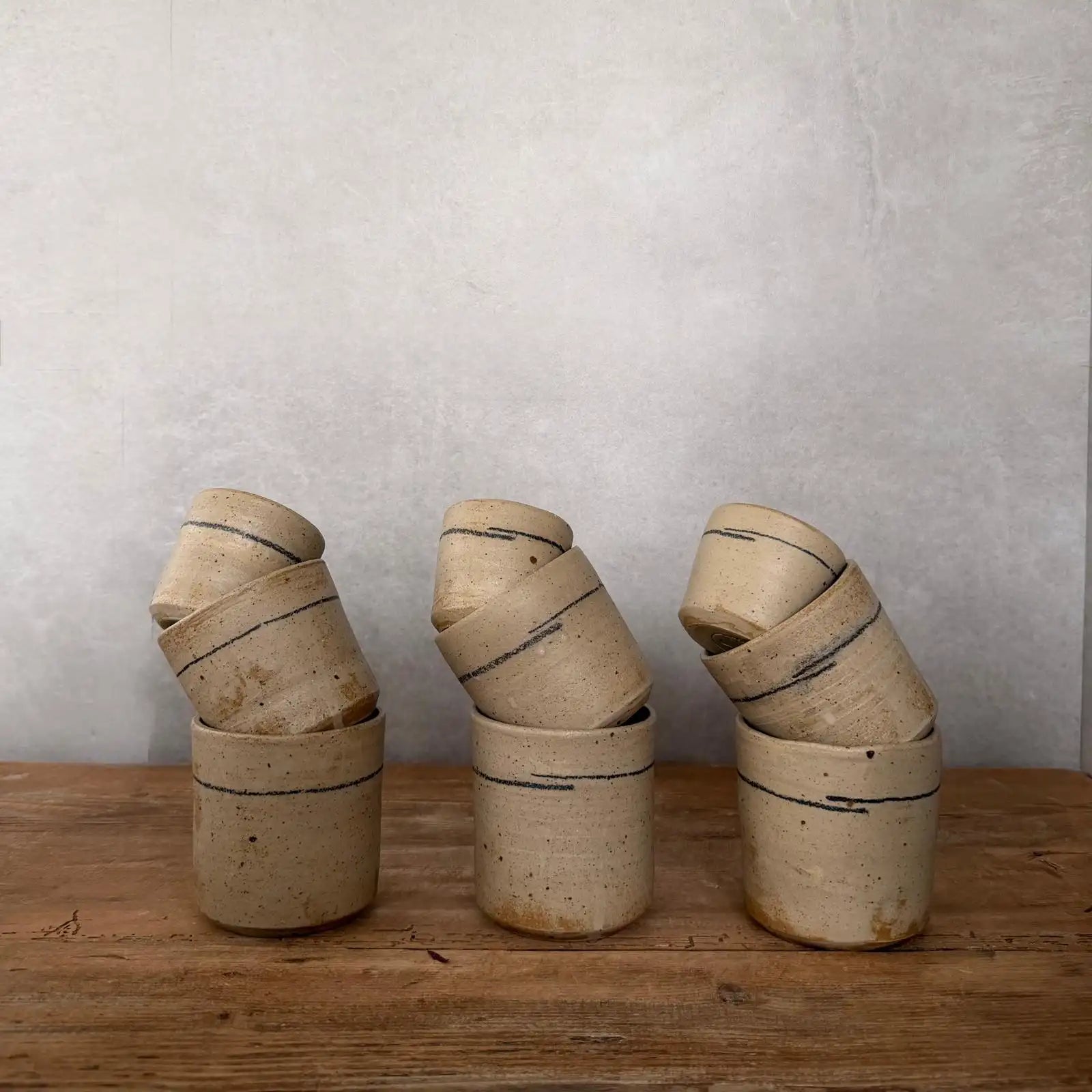 Keramikbecher mit Streifen AREIA Branca - FRANZARTKERAMIK 