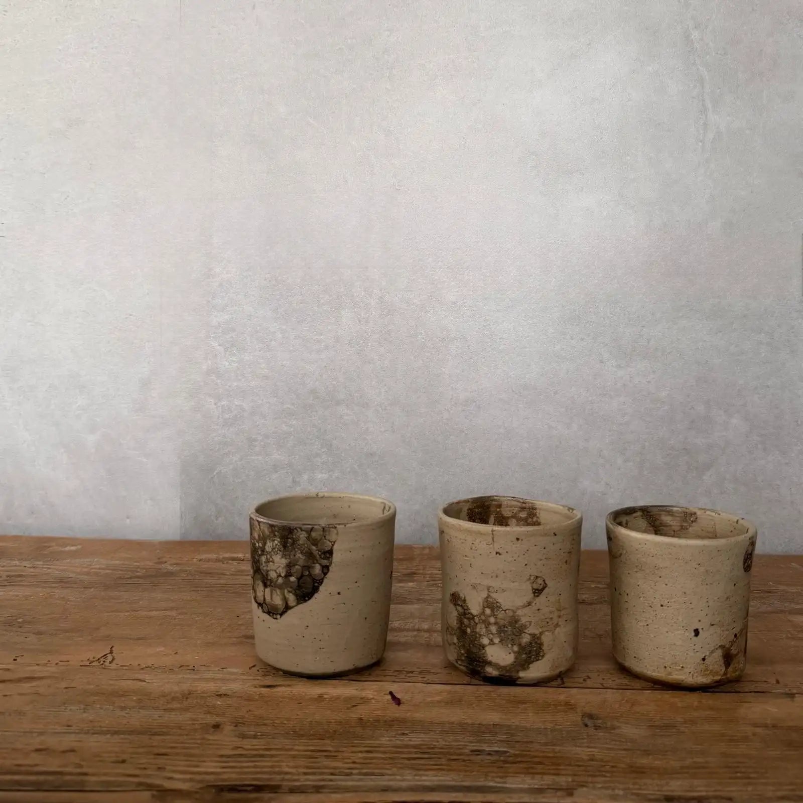 Cappuccinobecher mit Blubberblasen AREIA Branca- FRANZARTKERAMIK 