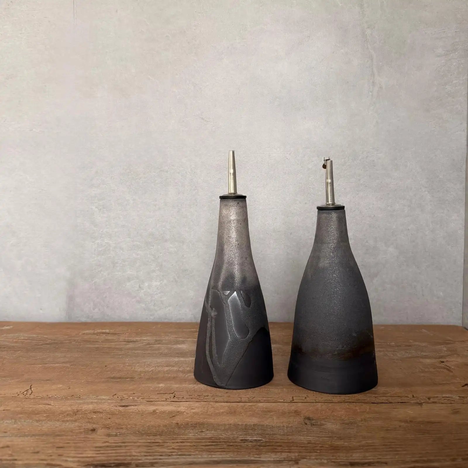 Zwei Ölausgießer AREIA Negra - FRANZARTKERAMIK 