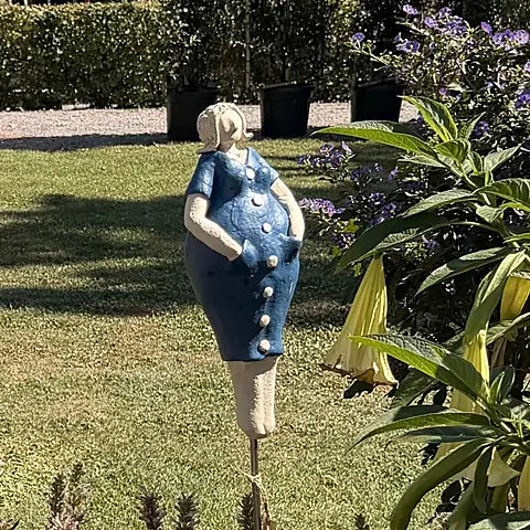 Badedame, blaues Kleid, Gartenfigur - FRANZARTKERAMIK