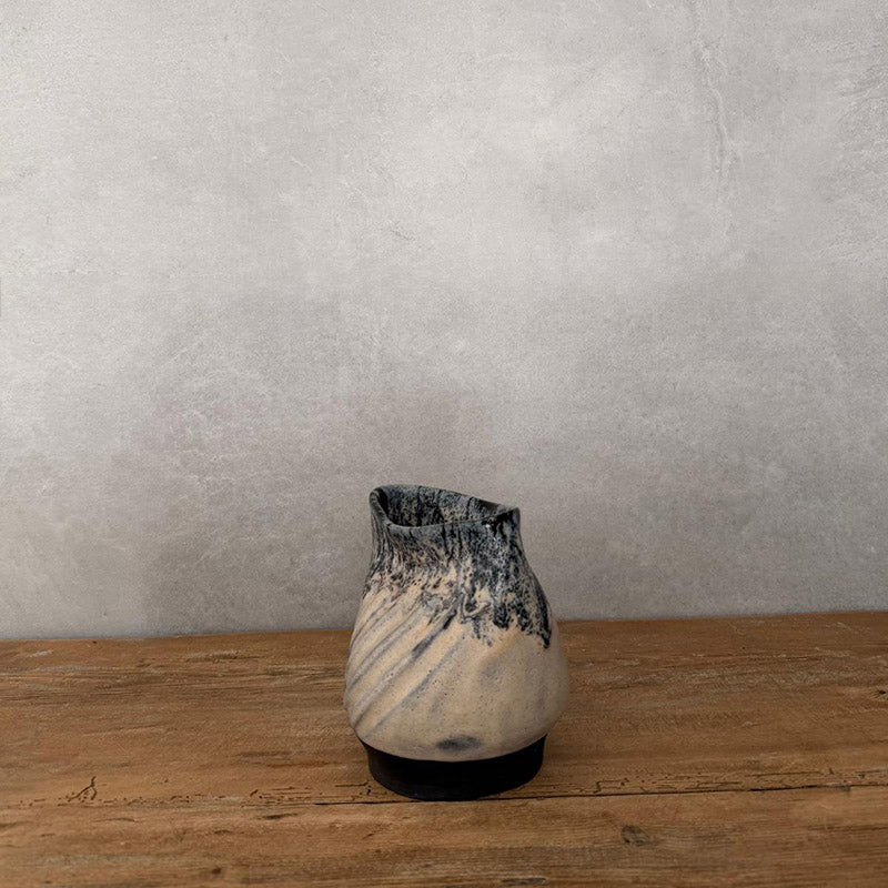 Keramikvase schwarz/weiß/blau seitlich - FRANZARTKERAMIK