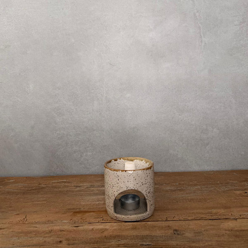 Keramik Duftlampe mit Teelicht, weiße Glasur mit braunem Rand, befüllt mit Duftwachs von vorne