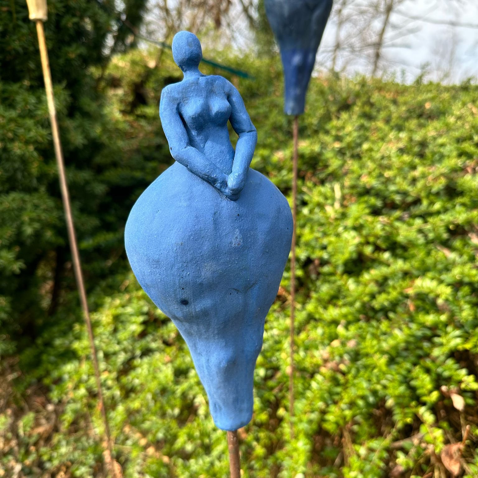 Blau-matte Gartenfiguren, Lustige Weiber, Keramikfigur