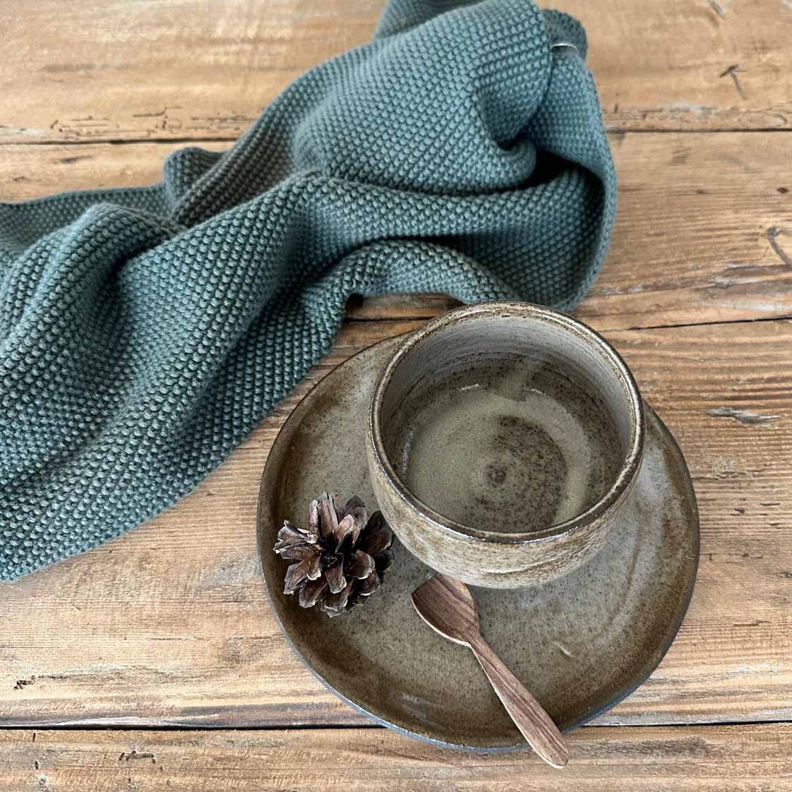 Handgemachtes Becherset aus hochgebranntem Steinzeug, Ansicht  von oben, gebrannt bei 1220 °C, robust und alltagstauglich