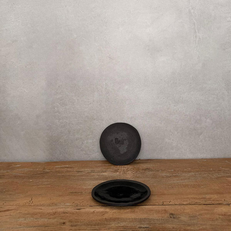 Keramikteller JOLO schwarz, Vorder- und Rückseite