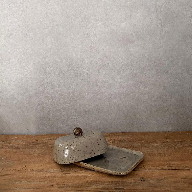 Geöffnete Butterdose BOHEMIAN Grey, eckige Unterplatte und Deckel mit Knauf