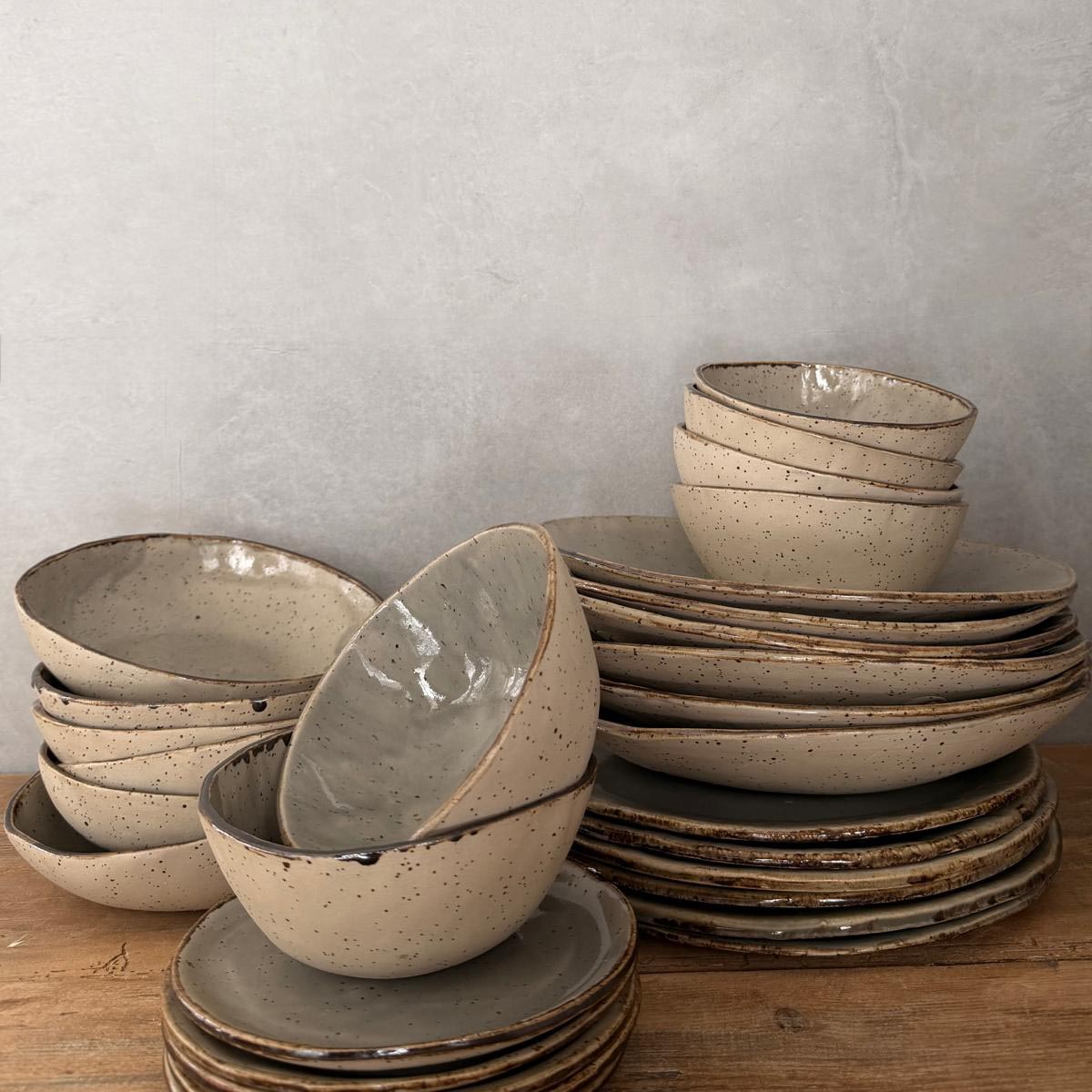 Geschirr aus der Serie BOHEMIAN Grey von FRANZART Keramik