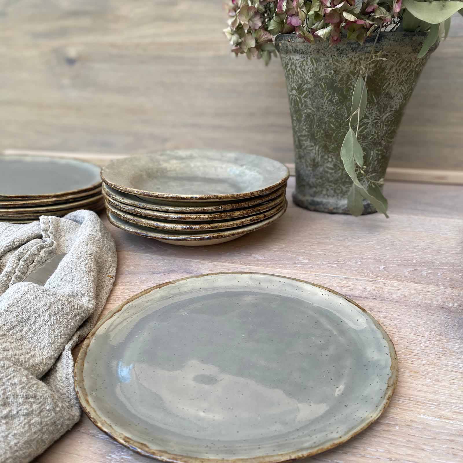 Essteller aus der Serie BOHEMIAN Grey von FRANZART Keramik